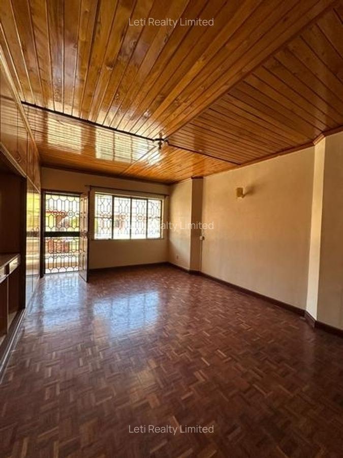 5 Bed Townhouse with En Suite in Lavington - 4