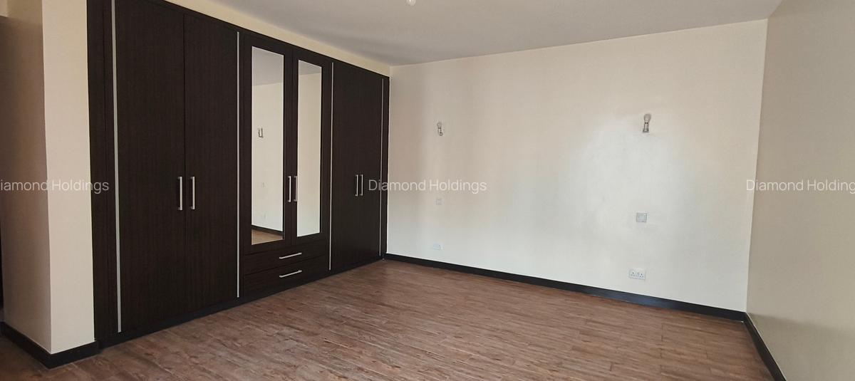 3 Bed Apartment with En Suite at Parklands - 15