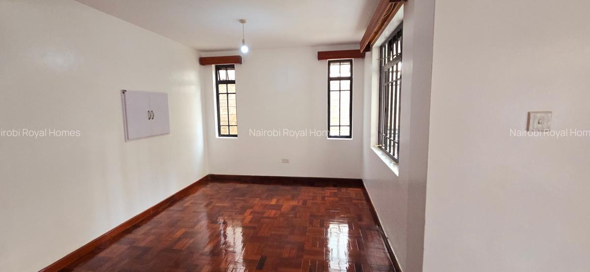 5 Bed Townhouse with En Suite at Lavington Green - 16