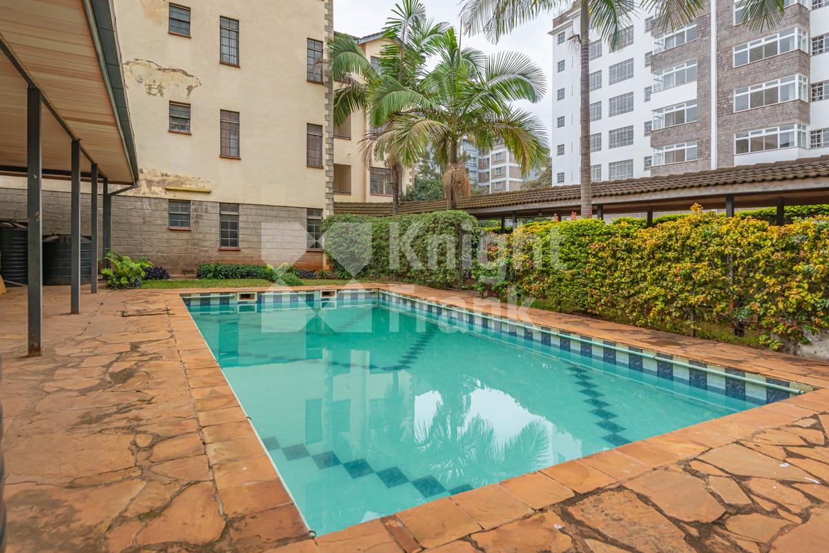 3 Bed Apartment with Swimming Pool at Hendred Road - 10