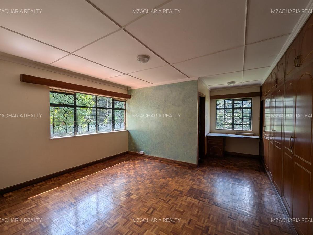 5 Bed House with En Suite in Brookside - 13