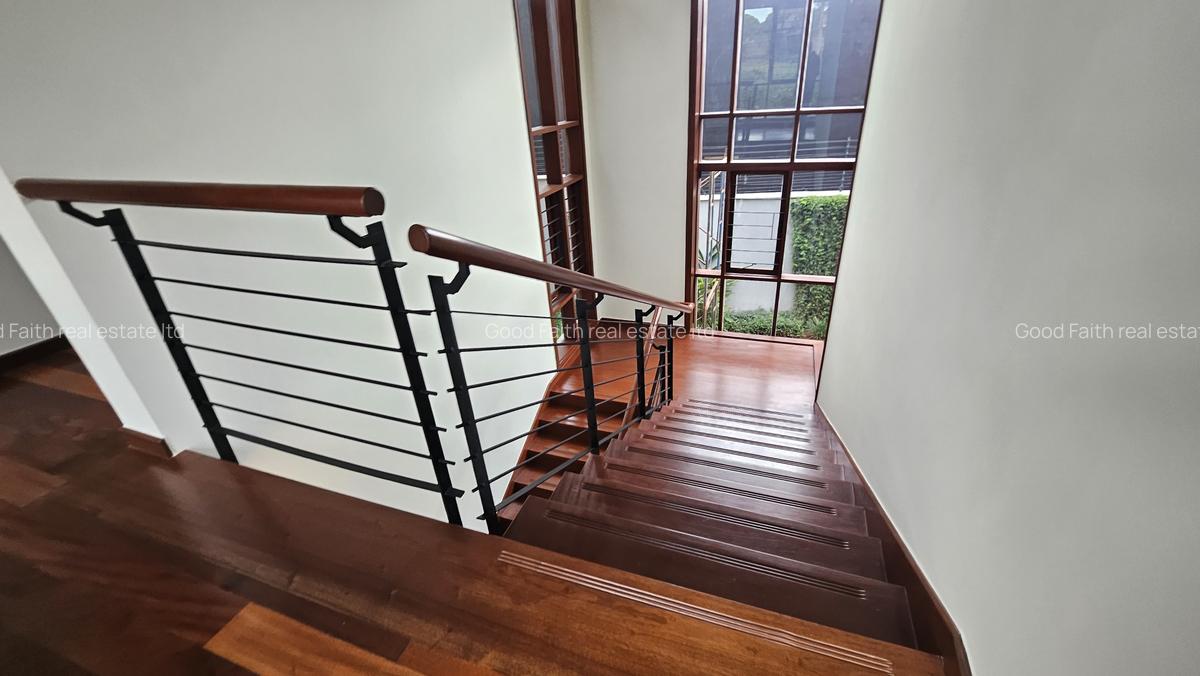 5 Bed House with En Suite in Runda - 14