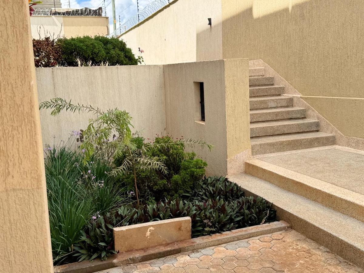 4 Bed Townhouse with En Suite at Membley Estate - 8