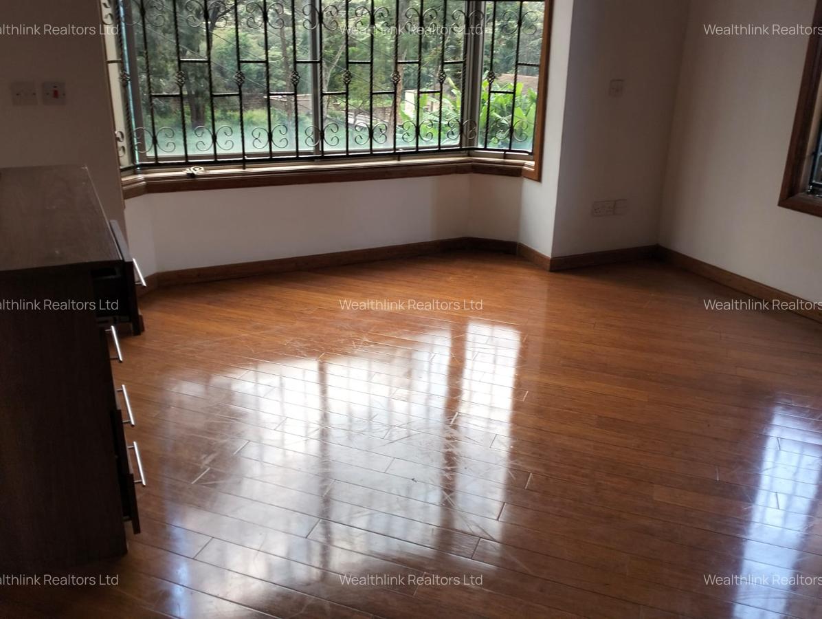 5 Bed Townhouse with En Suite at Westlands - 12