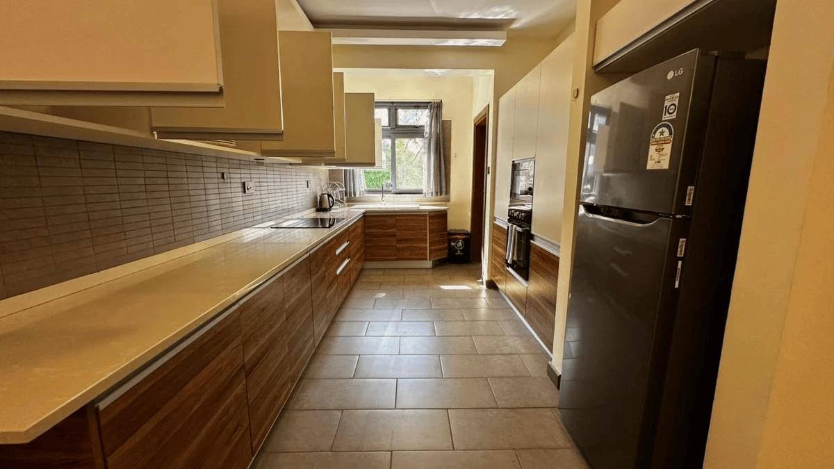 Serviced 2 Bed Apartment with En Suite in Spring Valley - 13