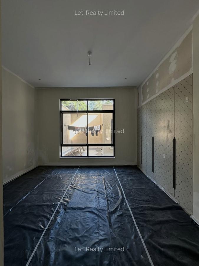 5 Bed Townhouse with En Suite in Lavington - 10