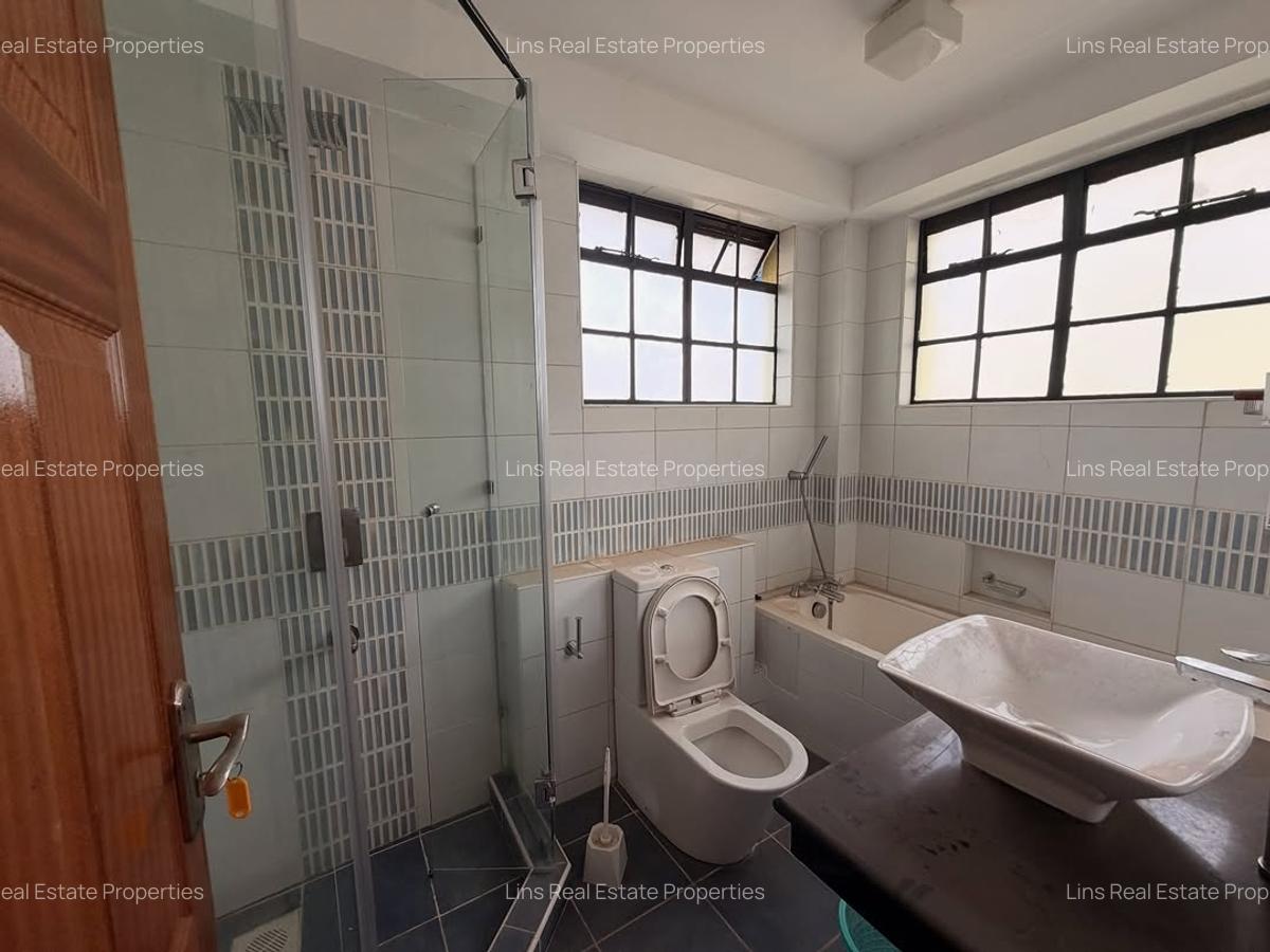 5 Bed Townhouse with En Suite in Lavington - 17
