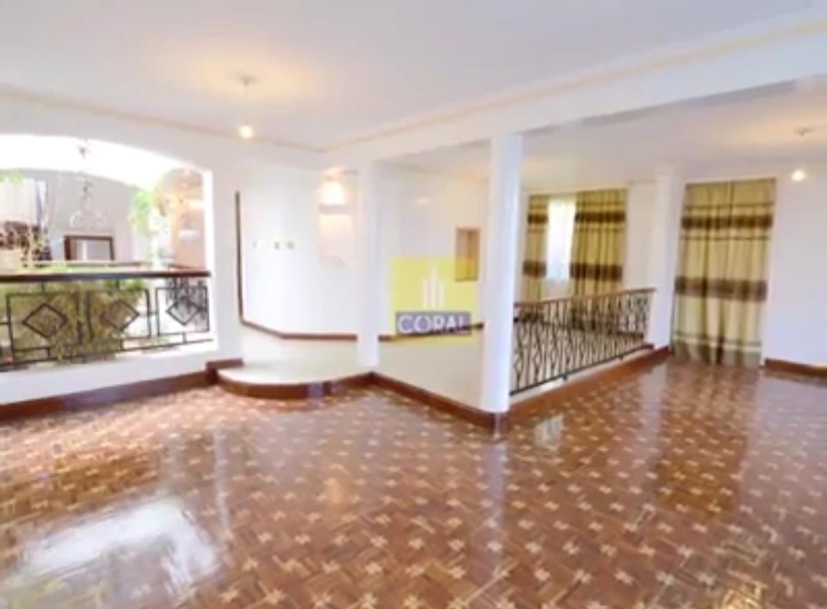 4 Bed House with En Suite in Lavington - 4