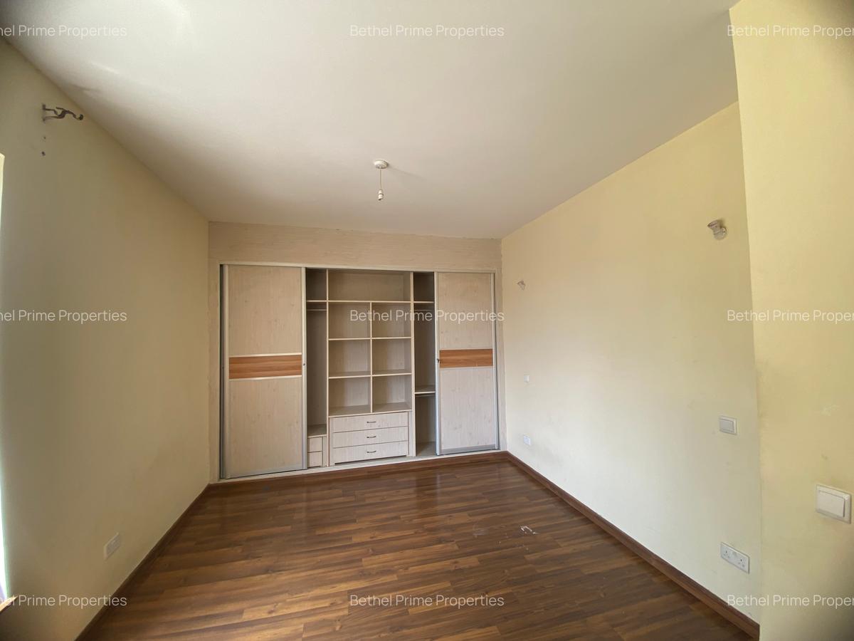 4 Bed Apartment with En Suite in Parklands - 5