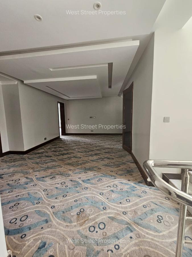 6 Bed Townhouse with En Suite at Lavington - 5