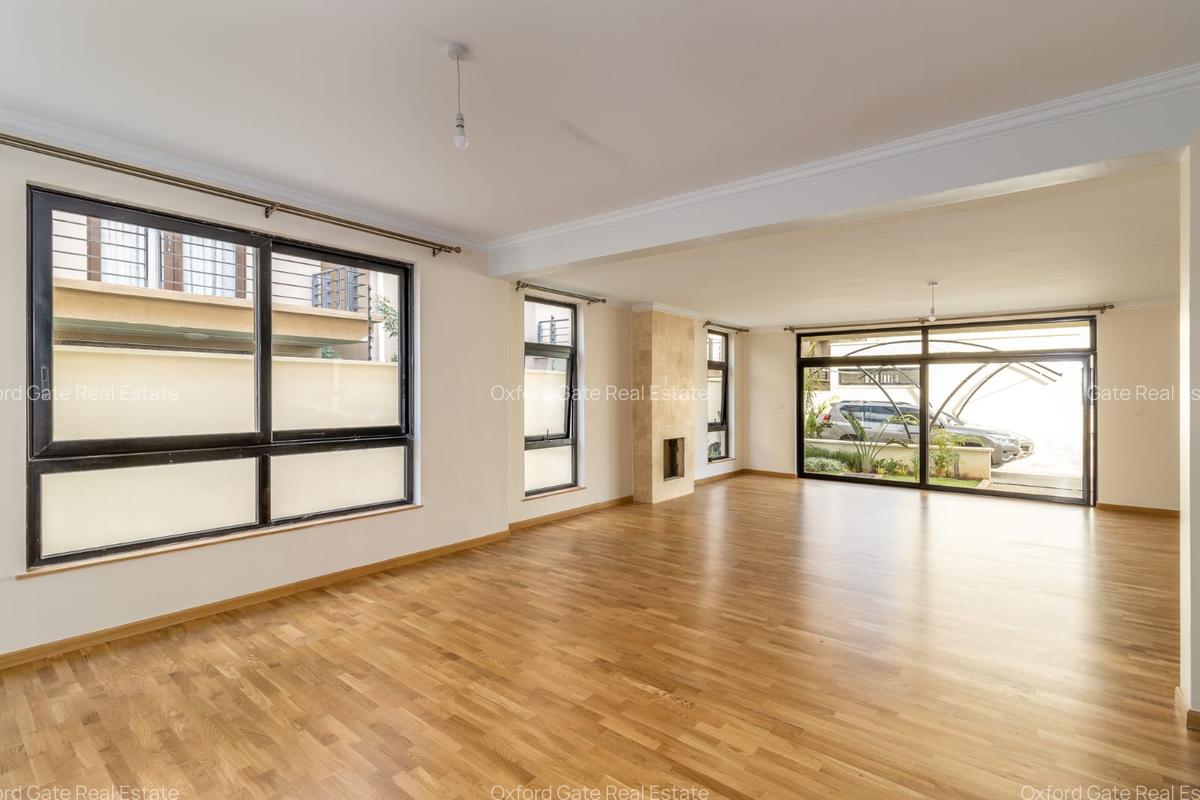 5 Bed House with En Suite in Lavington - 3