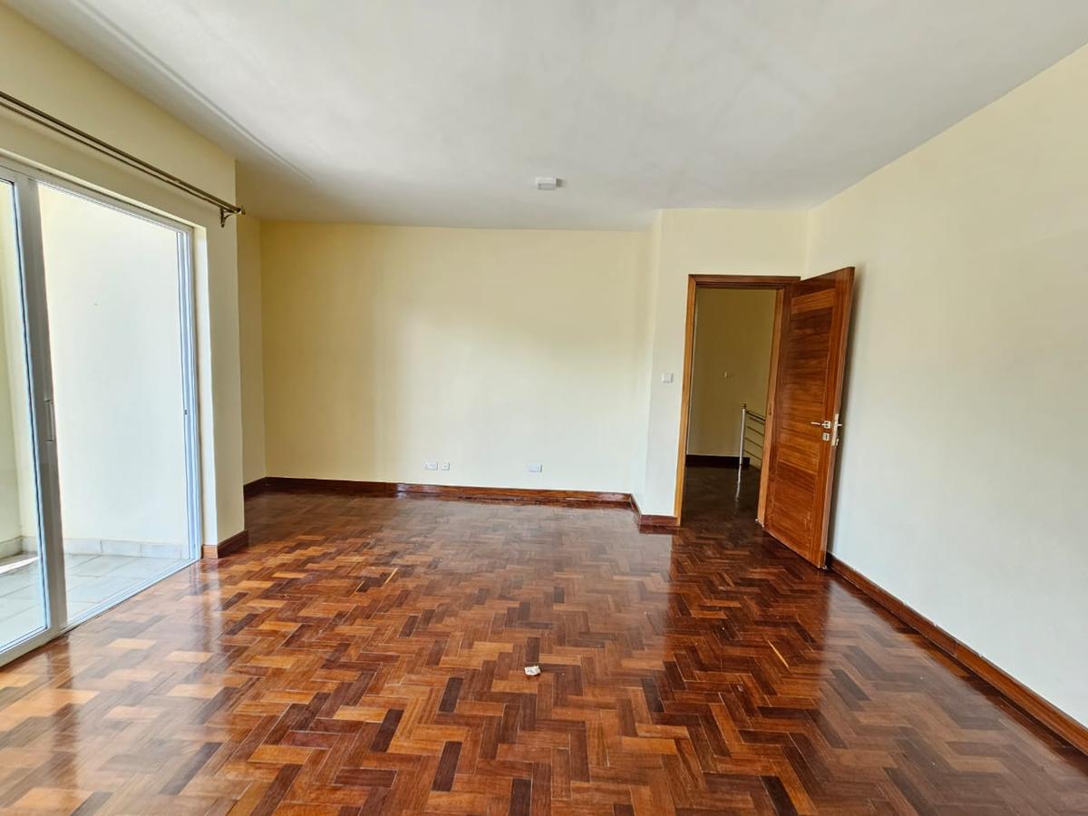 5 Bed House with En Suite in Lavington - 13