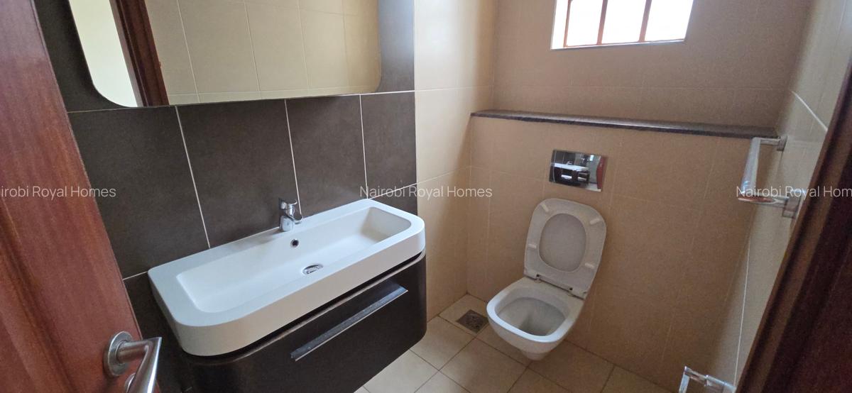 5 Bed Townhouse with En Suite at Lavington - 8