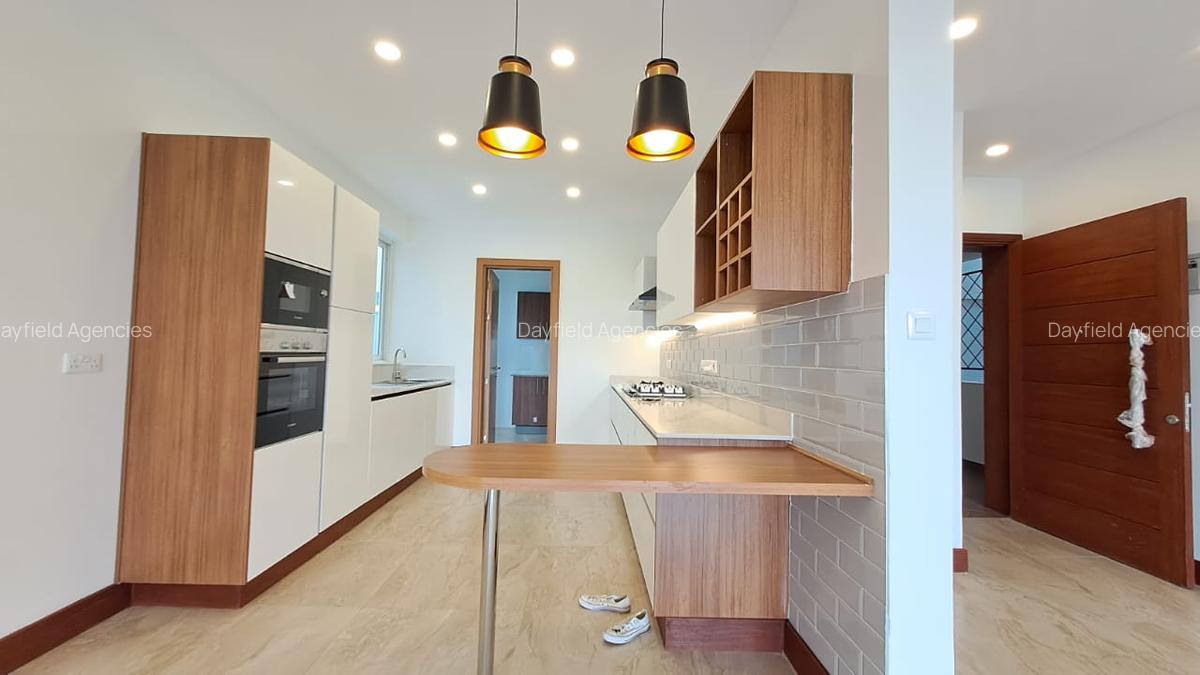 3 Bed Apartment with En Suite in Parklands - 7