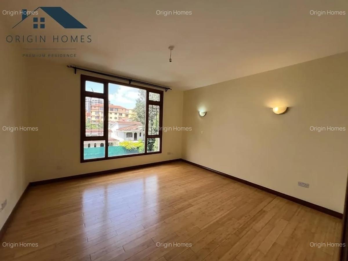 3 Bed Apartment with En Suite at Riverside Drive - 17