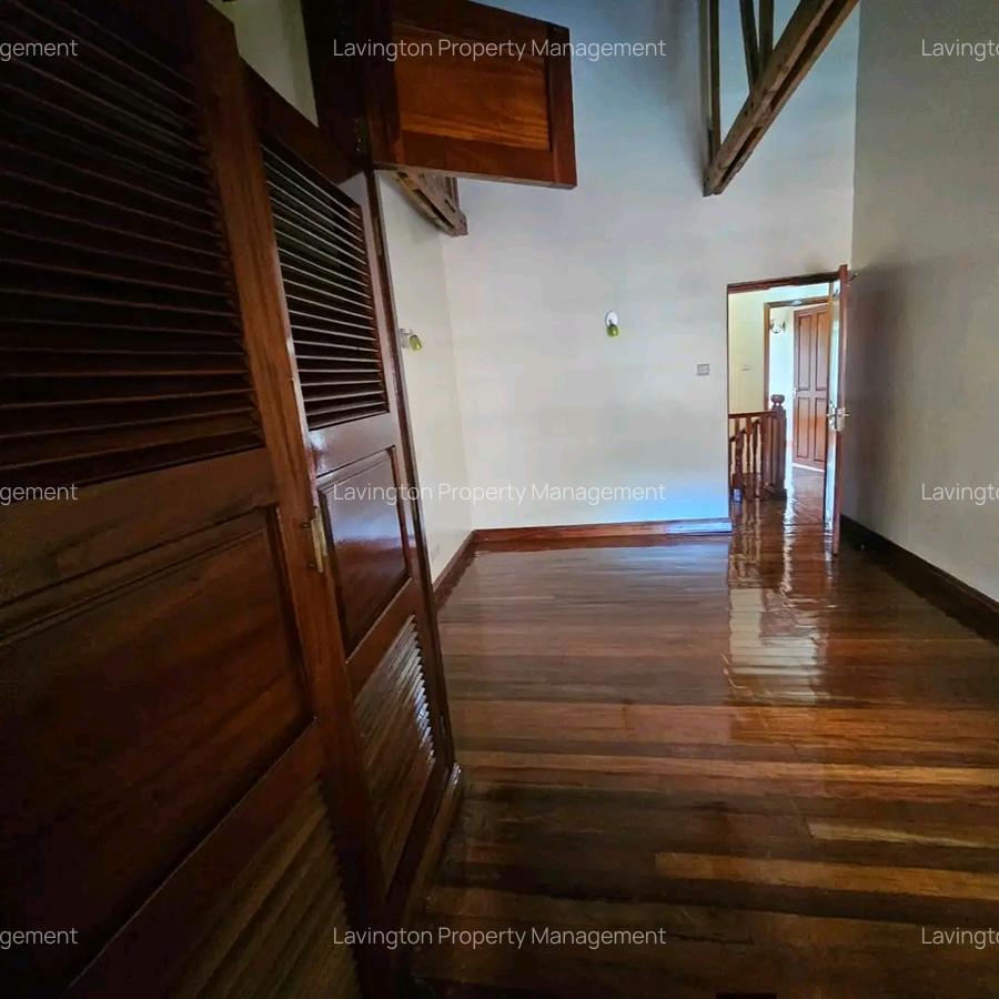 4 Bed Townhouse with En Suite at Valley Arcade - 13