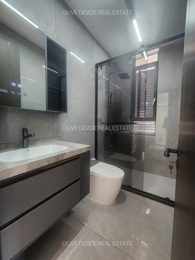 5 Bed Villa with En Suite in Lavington - 2