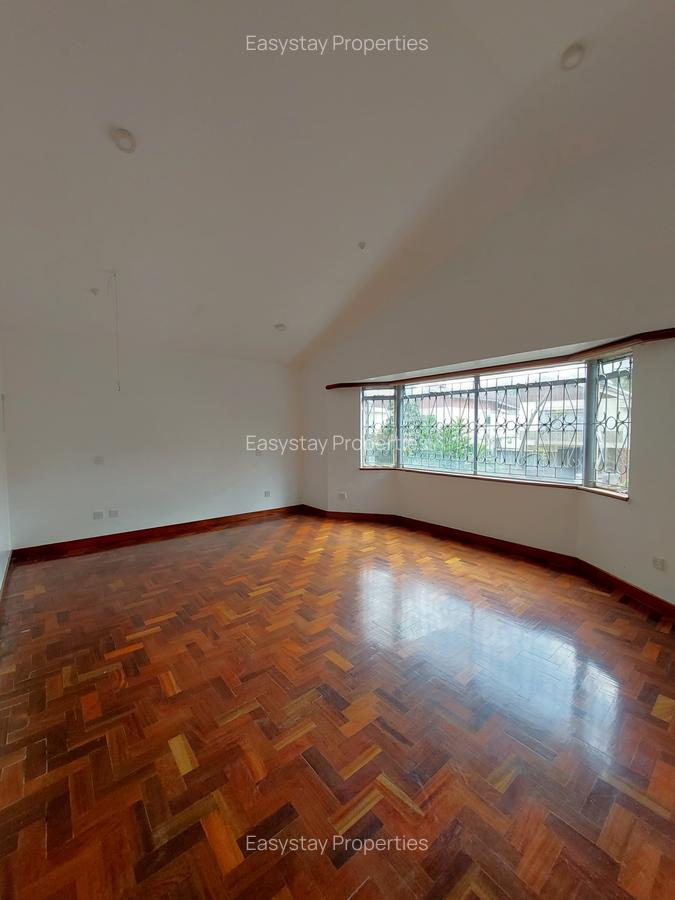 4 Bed Townhouse with En Suite in Brookside - 8