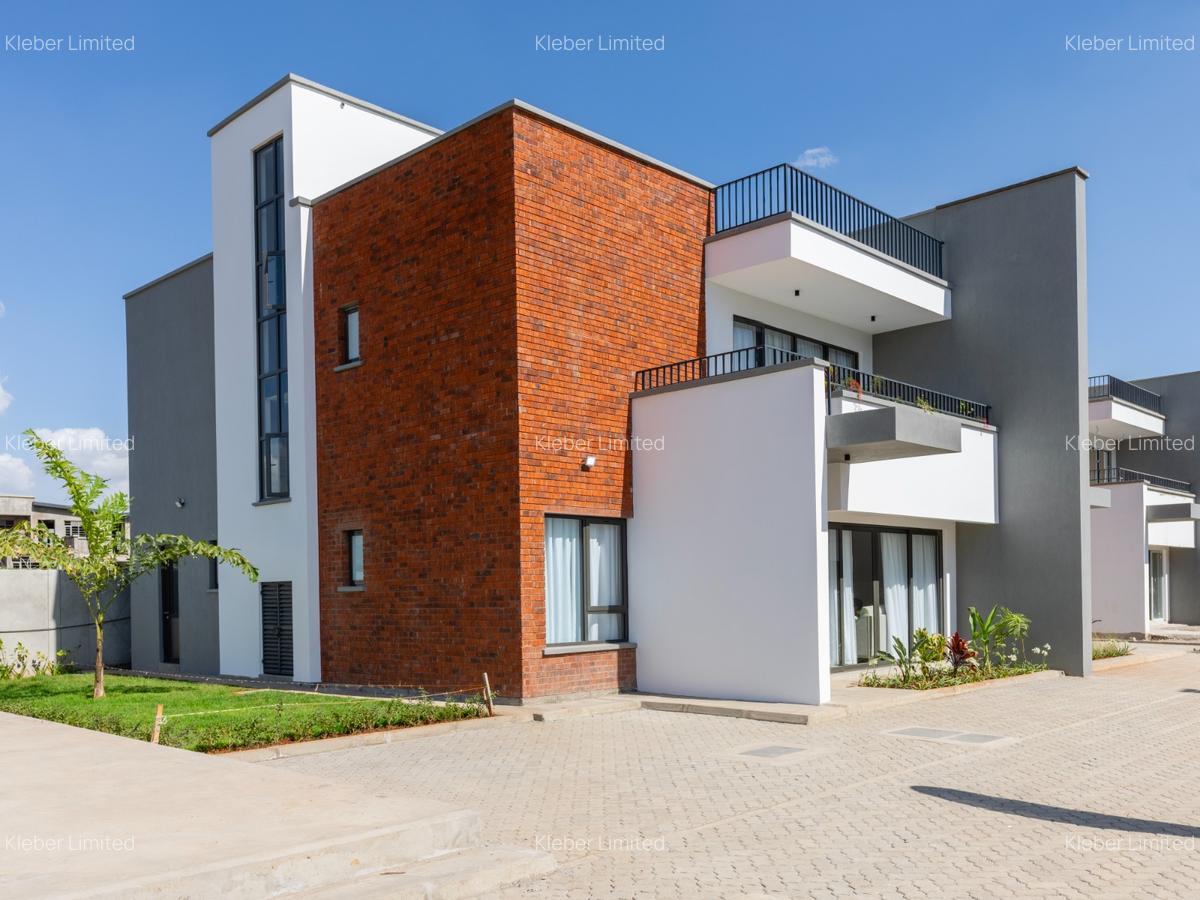 4 Bed House with En Suite in Langata - 1