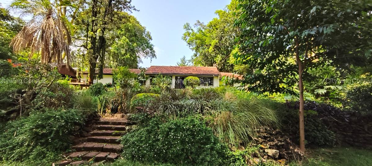 4 Bed House with En Suite in Rosslyn - 5