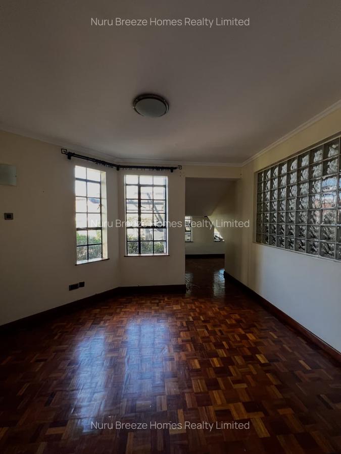 5 Bed Townhouse with En Suite in Lavington - 12
