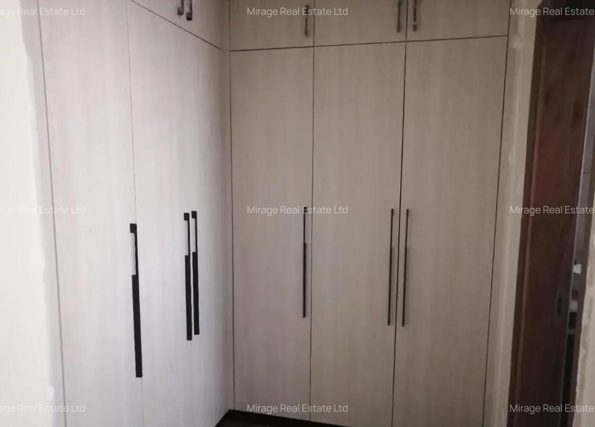 4 Bed Villa with En Suite in Westlands Area - 14