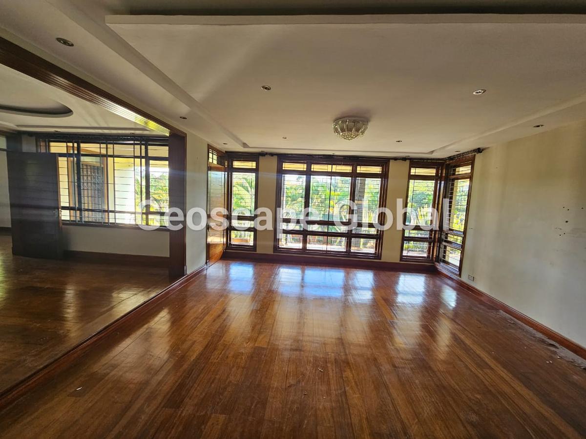 5 Bed House with En Suite in Runda - 15