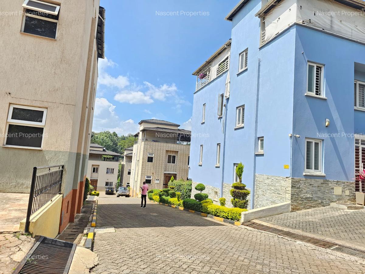 5 Bed Townhouse with En Suite in Lavington - 17