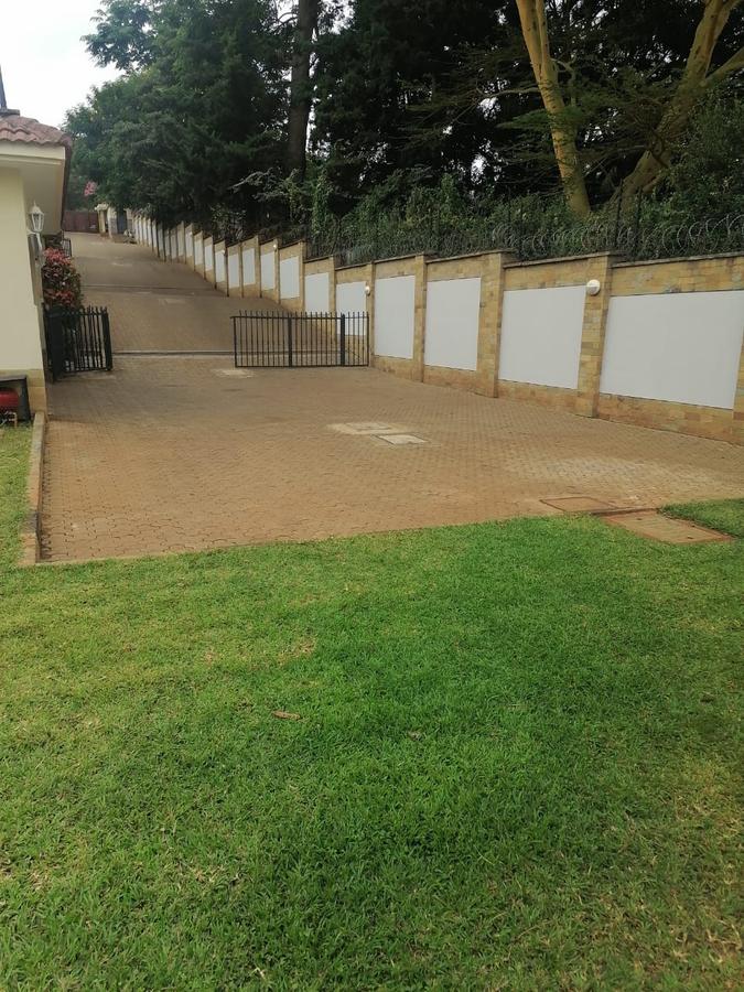 5 Bed Townhouse with Garden in Lavington - 8