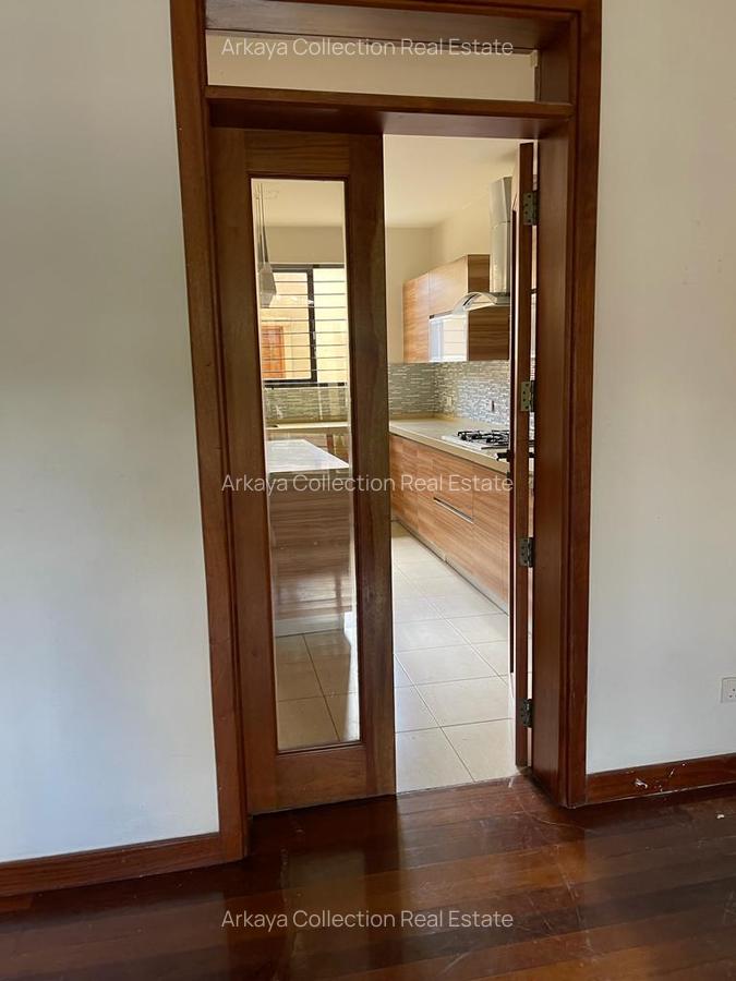 5 Bed House with En Suite in Lavington - 10