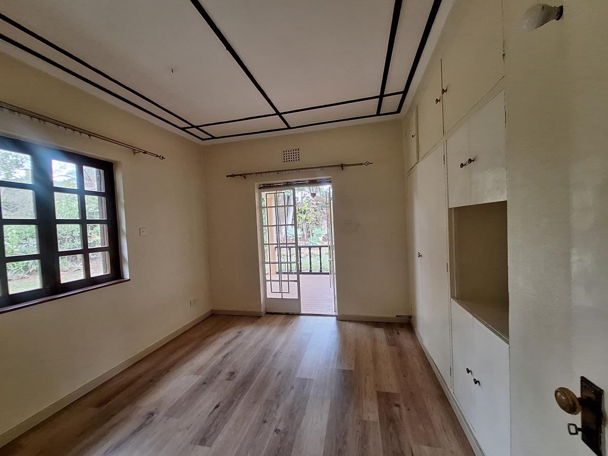 4 Bed House with En Suite in Lavington - 15