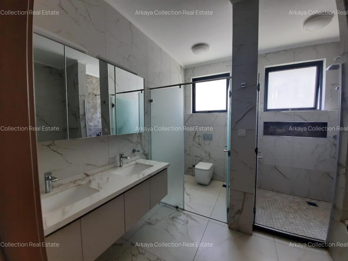 5 Bed House with En Suite in Lavington - 6