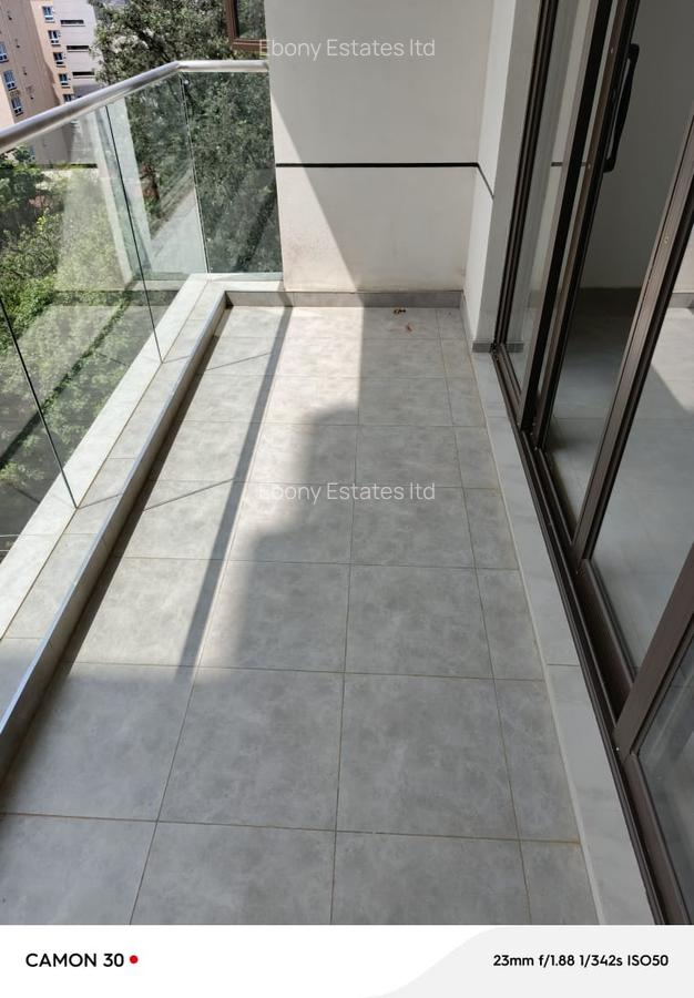 3 Bed Apartment with En Suite in Riverside - 11