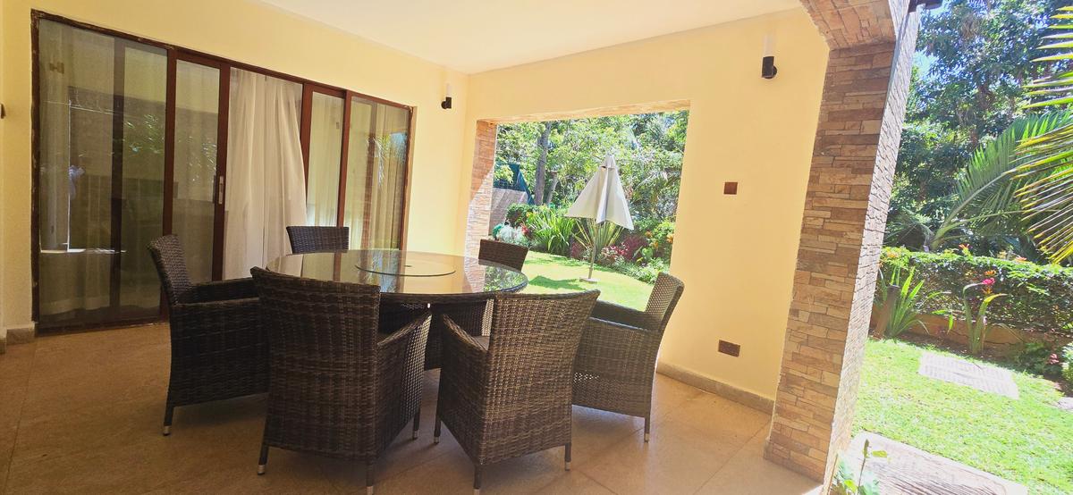 5 Bed Townhouse with En Suite at Convent Drive - 2