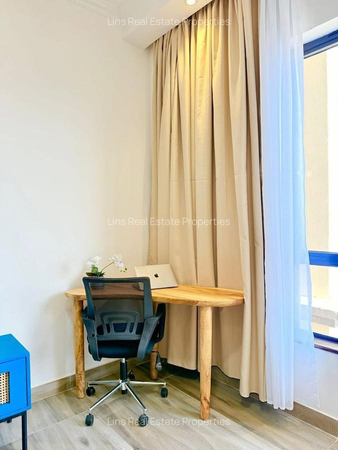 Serviced 2 Bed Apartment with En Suite in Brookside - 13