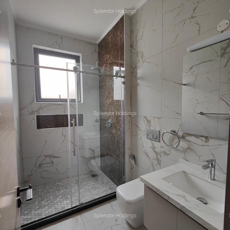 5 Bed Townhouse with En Suite in Lavington - 6