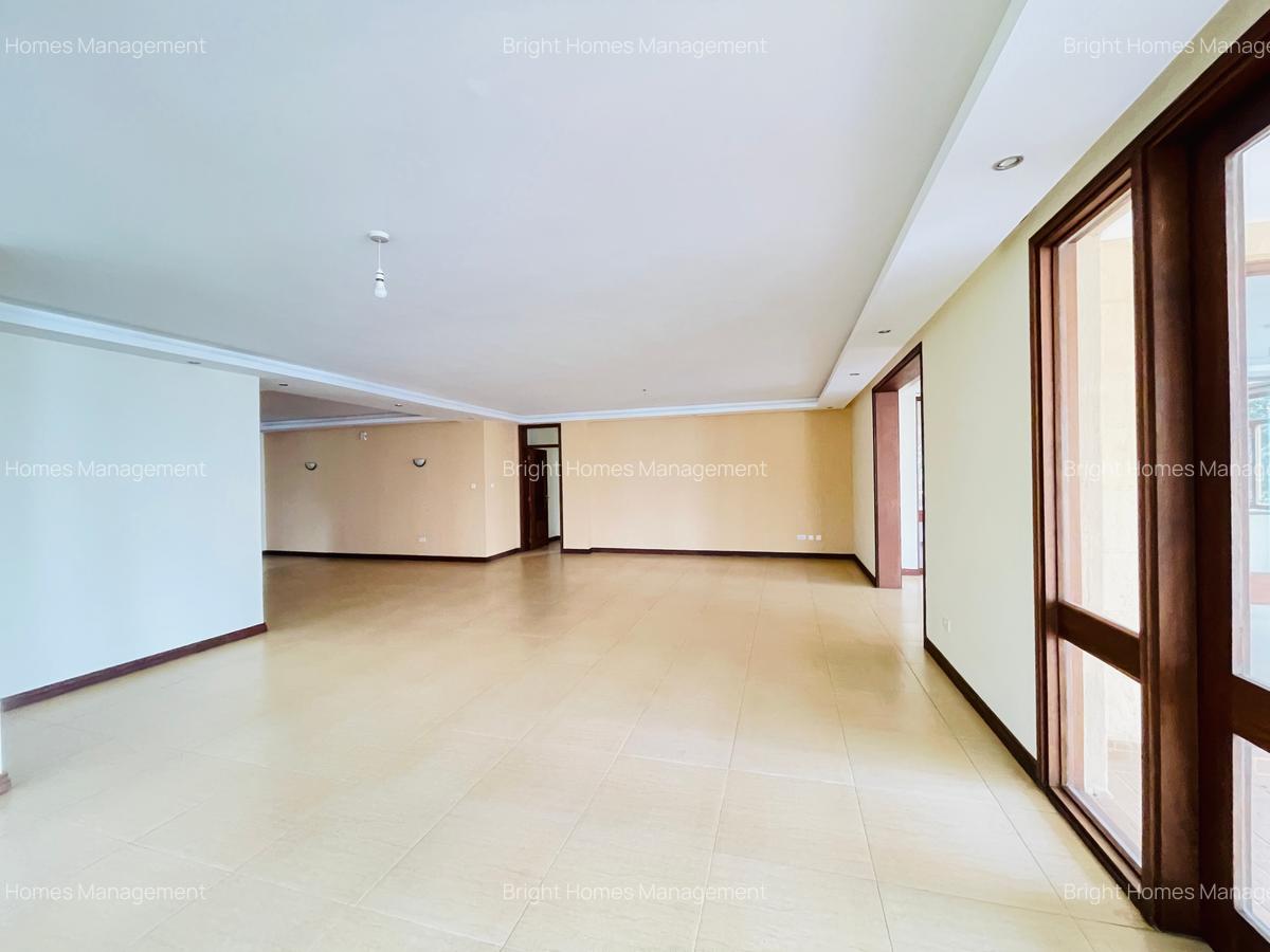 4 Bed Apartment with En Suite in Riverside - 2