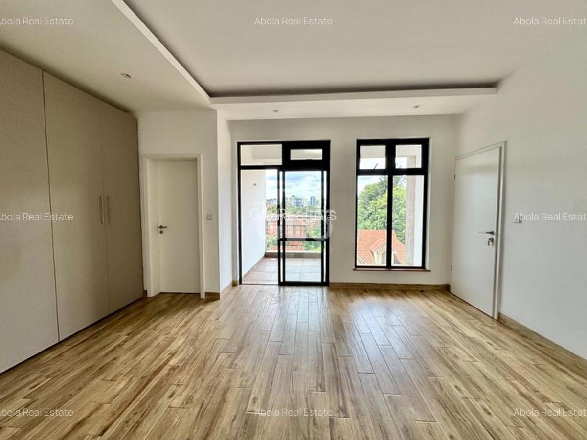 4 Bed Apartment with En Suite in Riverside - 12