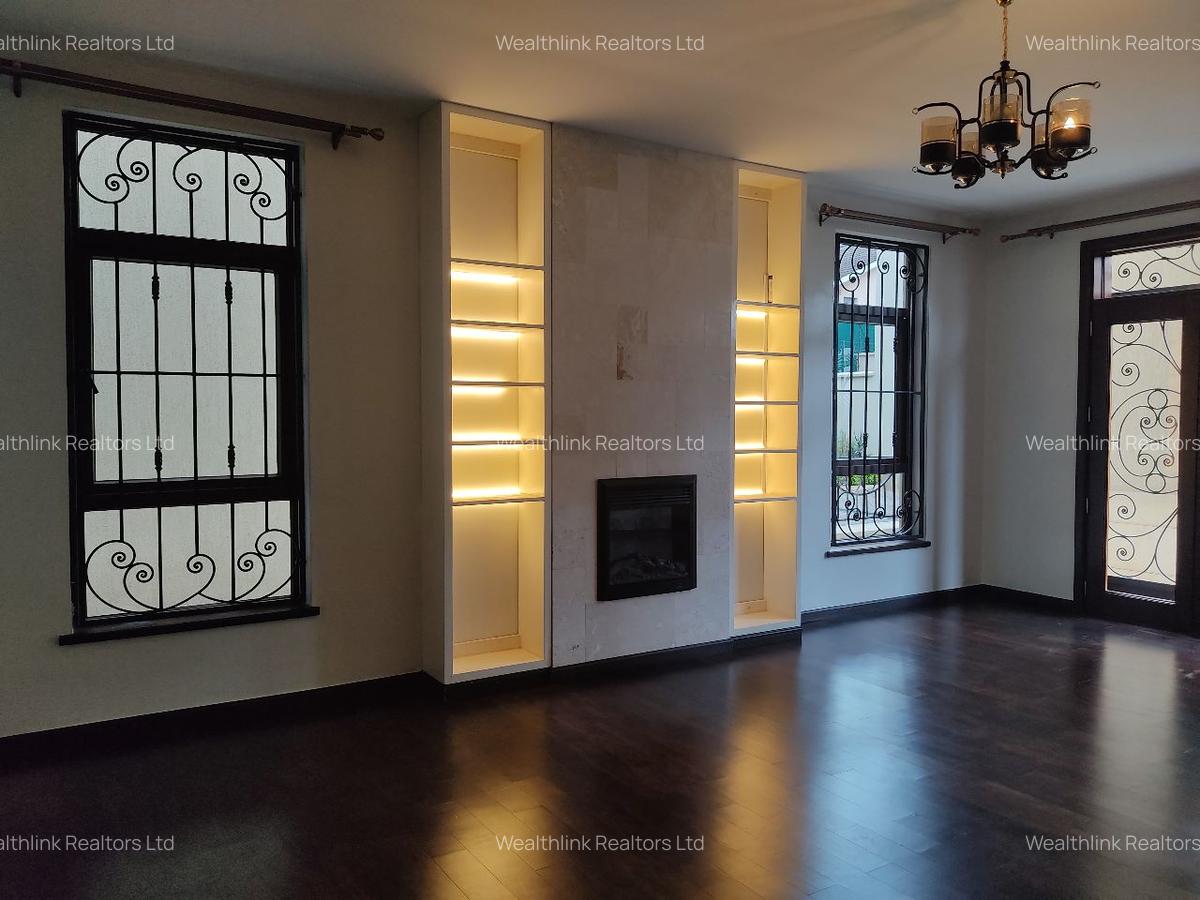 5 Bed Townhouse with En Suite at Lavington - 7