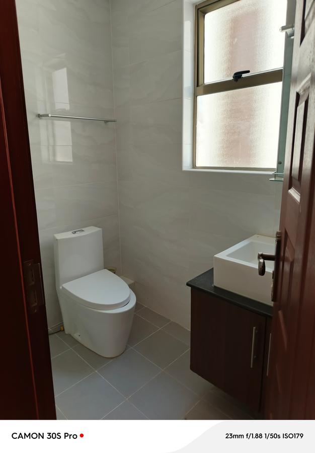5 Bed Townhouse with En Suite at Lavington - 12