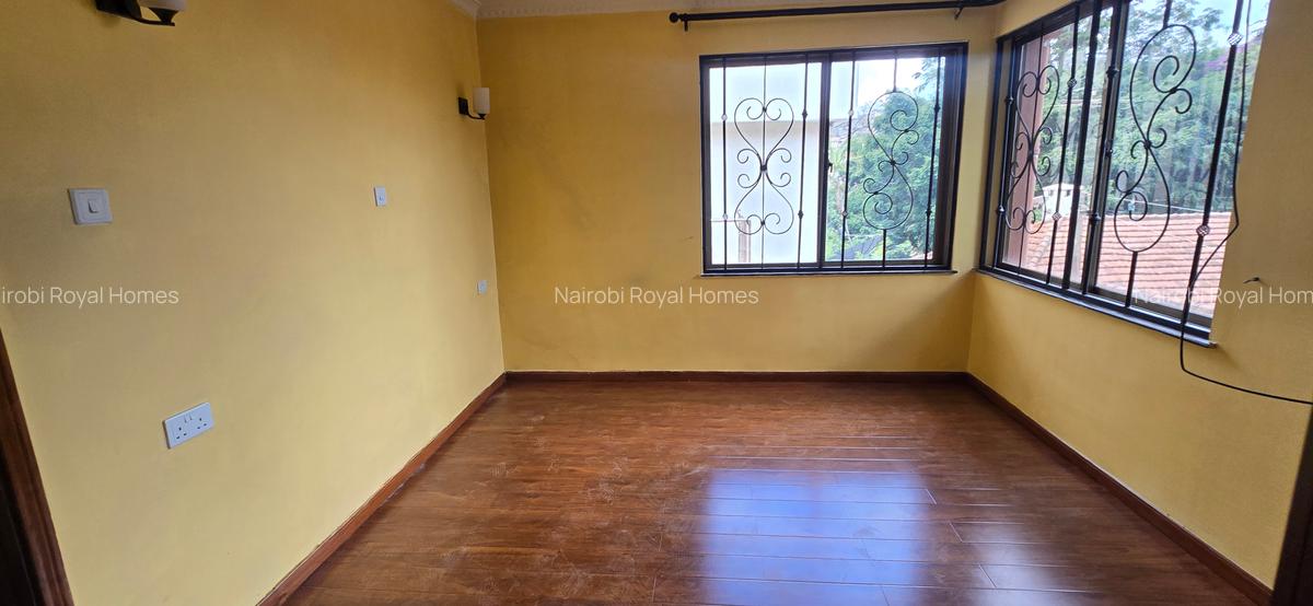 5 Bed Townhouse with En Suite at Lavington Green - 19