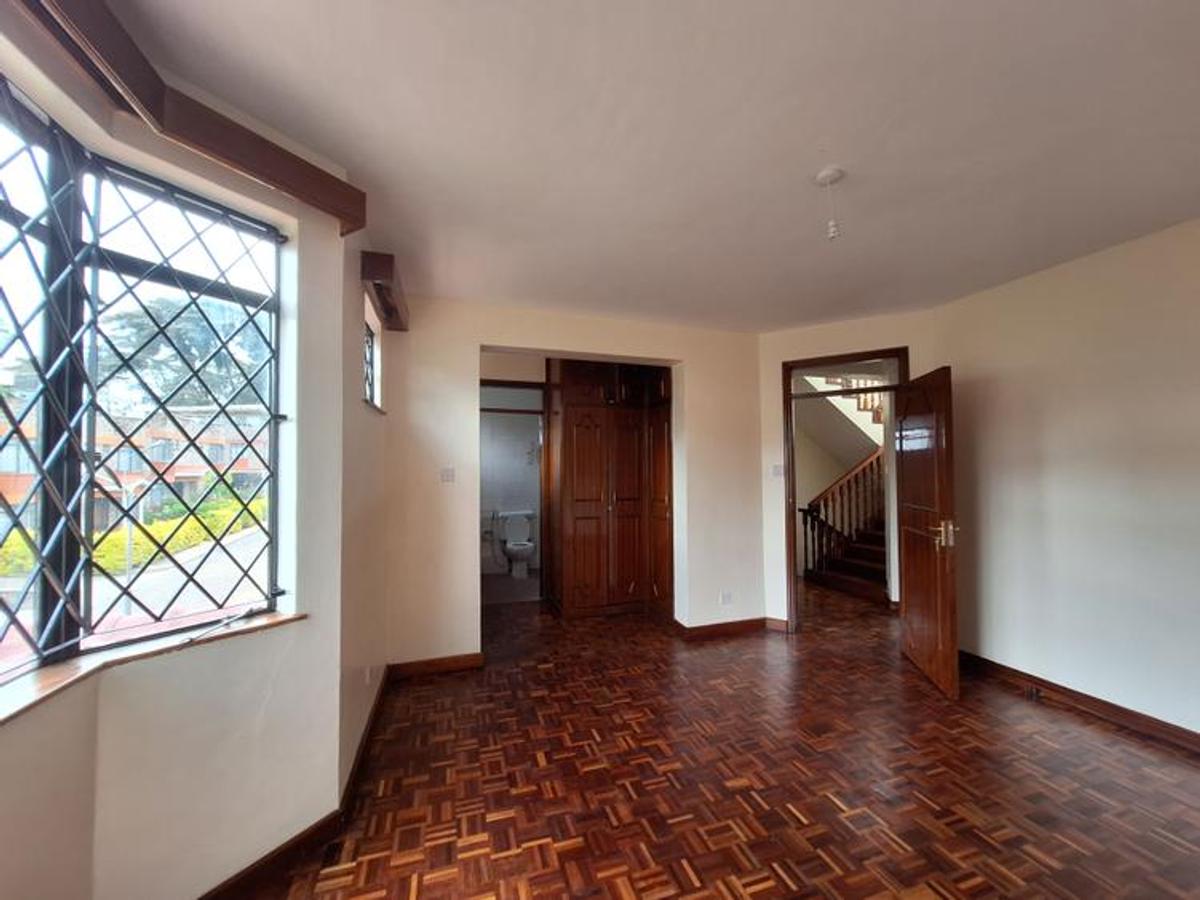 4 Bed Townhouse with En Suite at Lavington Green - 18