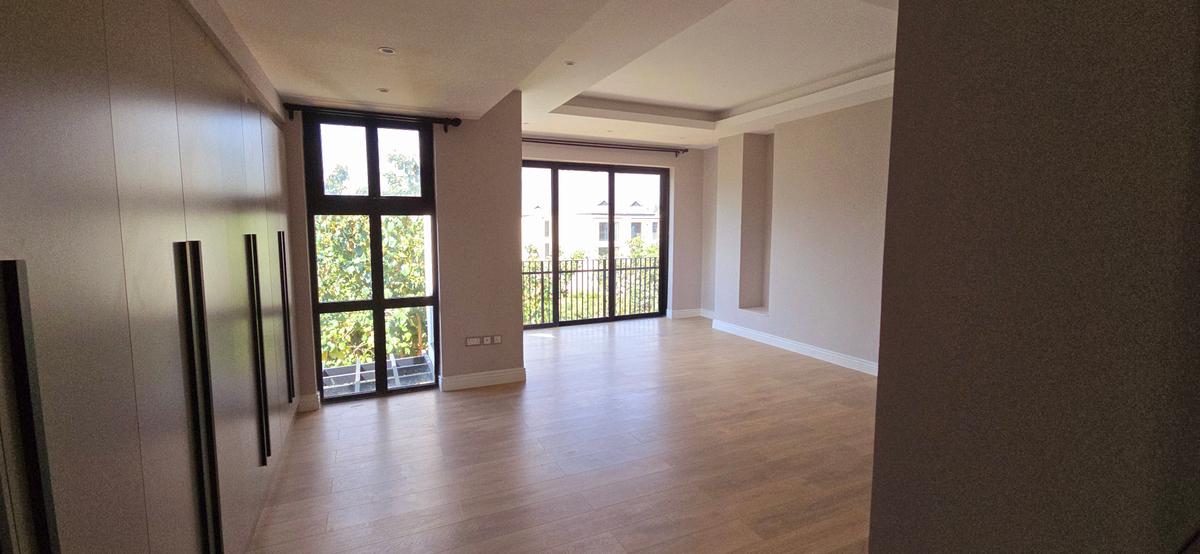 4 Bed House with En Suite at Palm Valley - 5