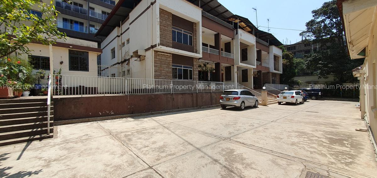4 Bed Apartment with En Suite in Parklands - 19