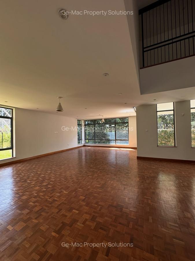 5 Bed House with En Suite in Lavington - 4