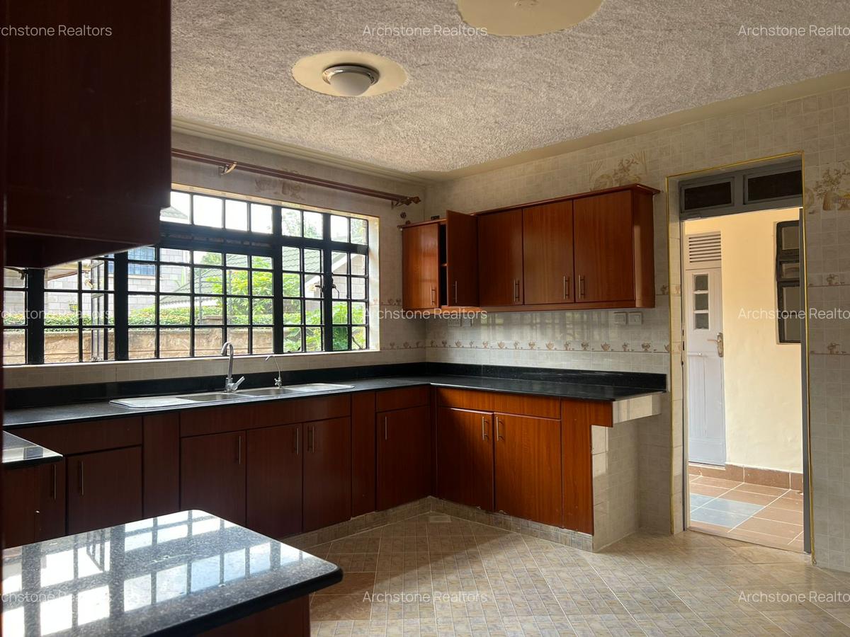5 Bed House with En Suite in Runda - 7