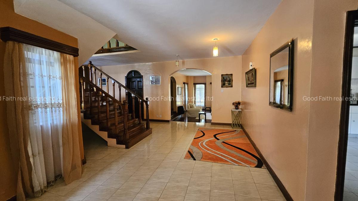 5 Bed House with En Suite in Runda - 9