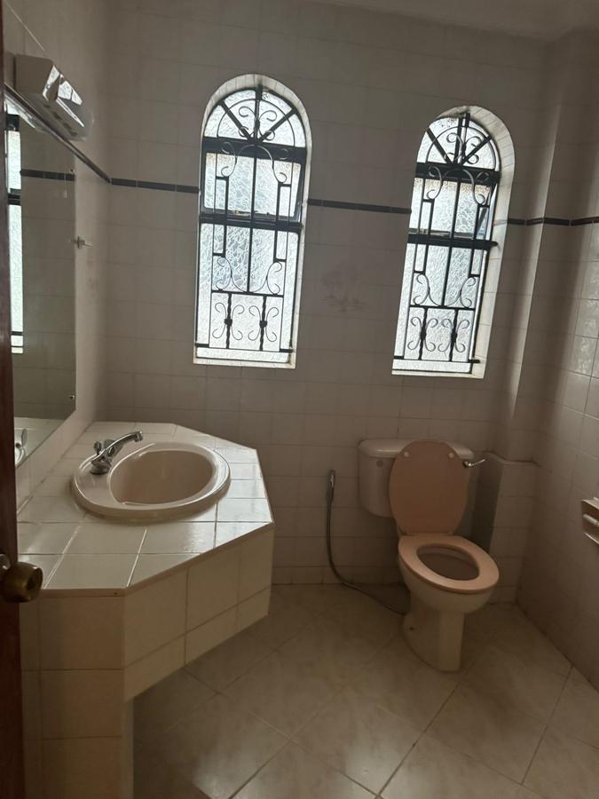5 Bed Villa with En Suite in Riverside - 3