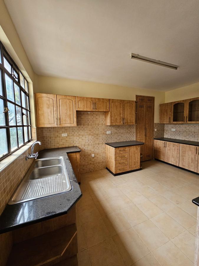 3 Bed Apartment with En Suite at Lavington - 14