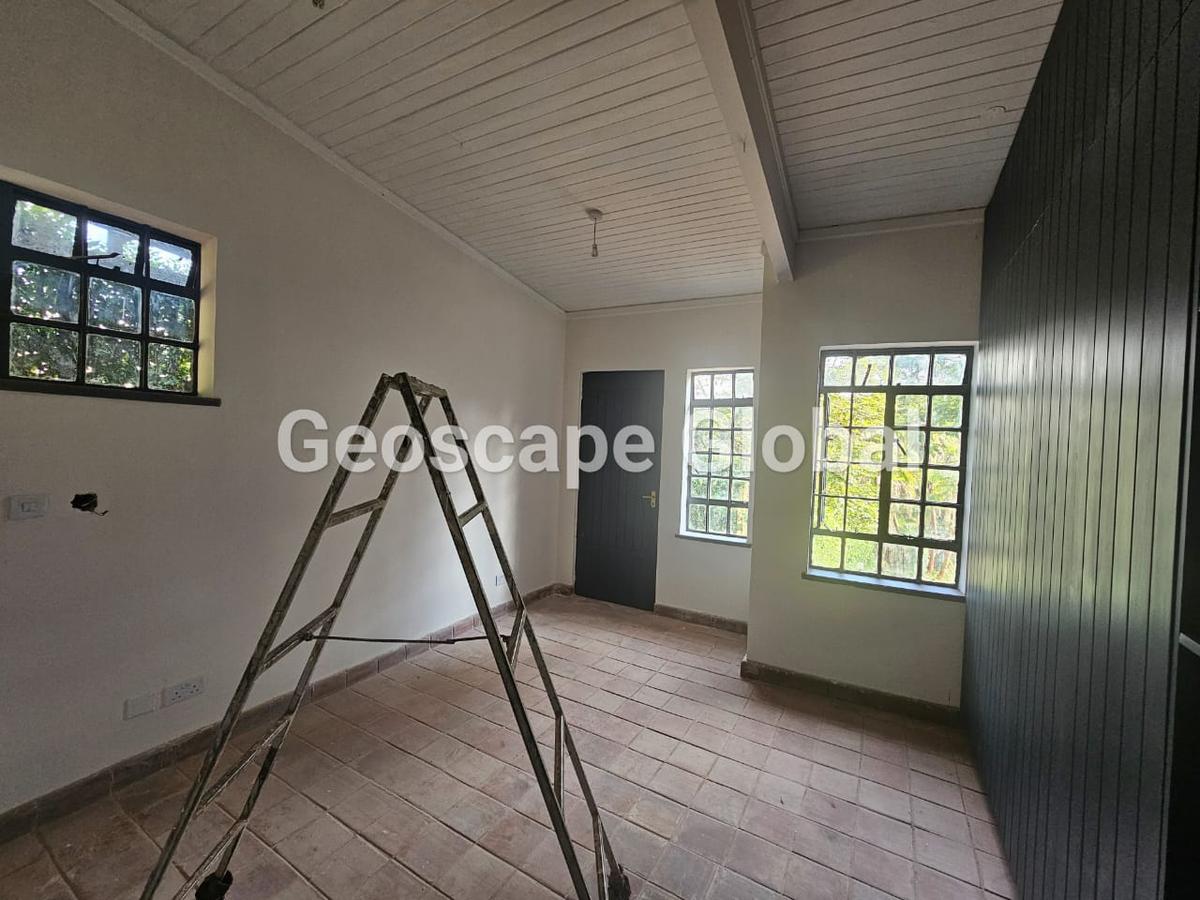 3 Bed House with En Suite in Rosslyn - 2